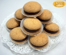 Macaron (μακαρόν) με γέμιση πραλίνας φουντουκιού