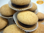 Macaron (μακαρόν) με γέμιση πραλίνας φουντουκιού