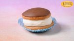 Macaron (μακαρόν) βανίλια με επικάλυψη σοκολάτα