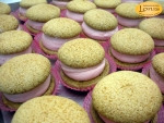 Macaron (μακαρόν) με γέμιση φράουλα